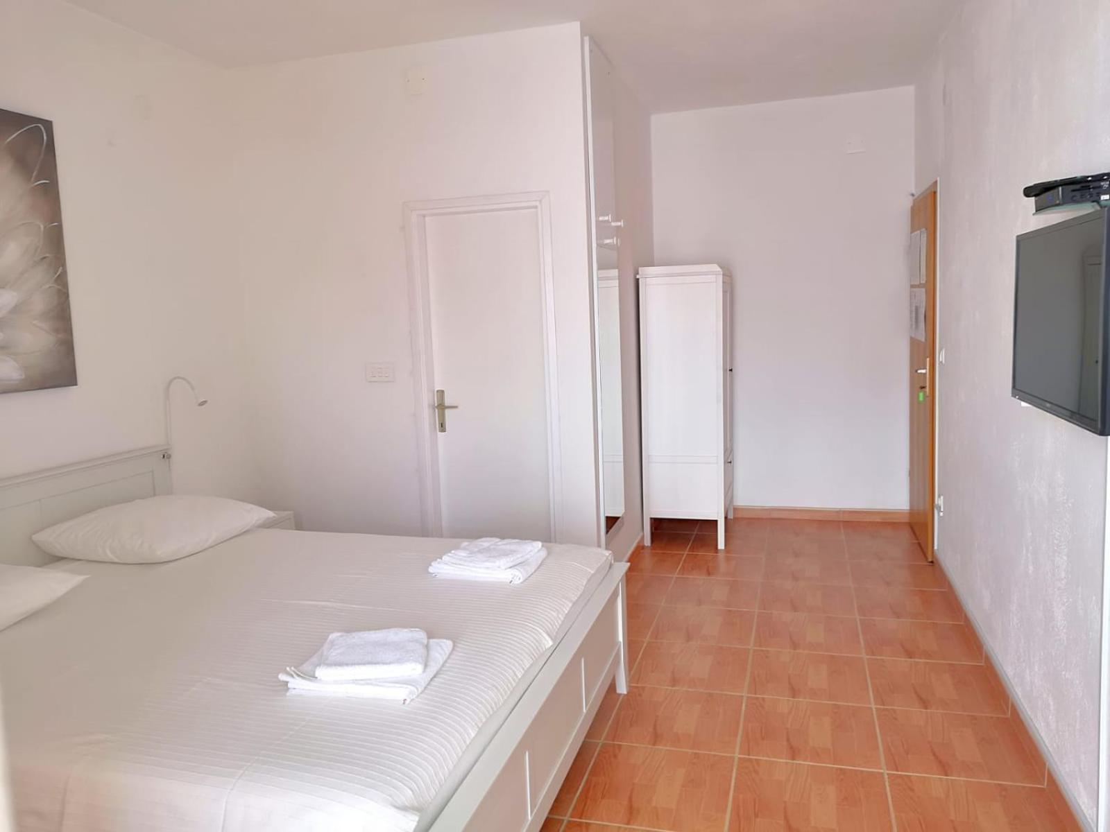 Apartments Angela Makarska Room photo