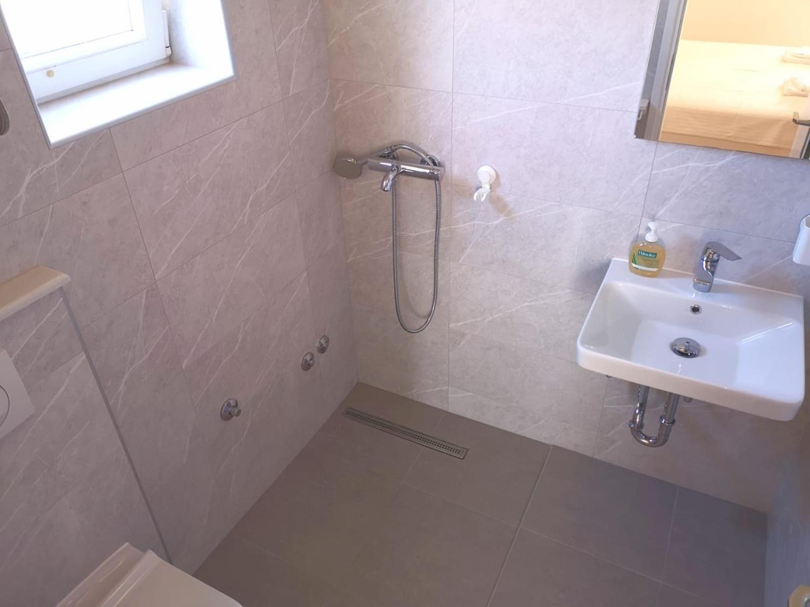 Apartments Angela Makarska Room photo